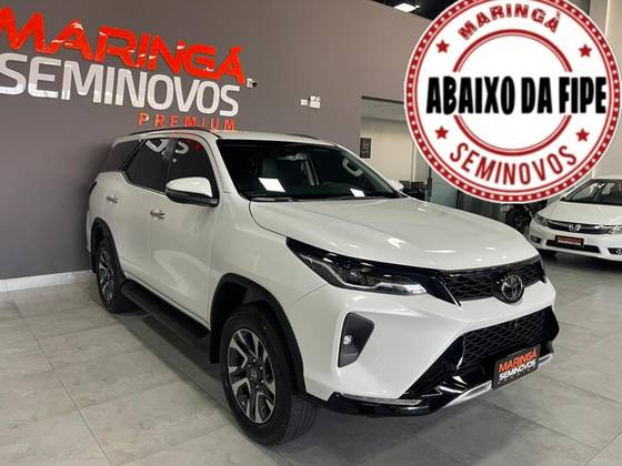 TOYOTA HILUX SW4 2.8 D-4D TURBO DIESEL SRX PLATINUM 7L 4X4 AUTOMÁTICO TOYOTA HILUX SW4 2.8 D-4D TURBO DIESEL SRX PLATINUM 7L 4X4 AUTOMÁTICO